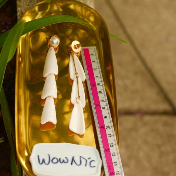 New Chandelier Earrings White Acrylic Multi Layer - Picture 5 of 8